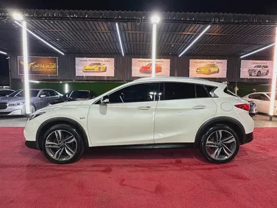 إنفينيتي QX30 موديل 2018 خليجي فل أوبشن محرك تيربو سقف بانوراما ونظام النقطة العمياء-4