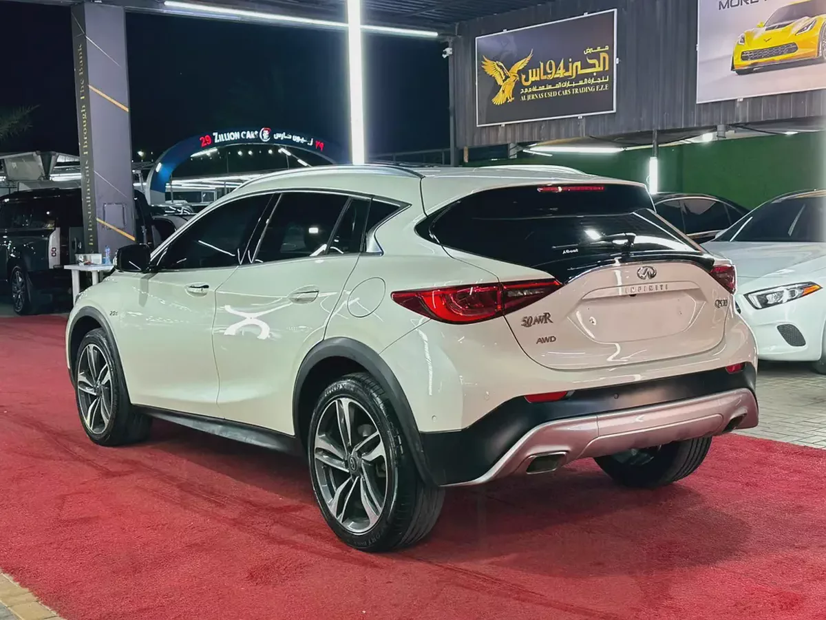 إنفينيتي QX30 موديل 2018 خليجي فل أوبشن محرك تيربو سقف بانوراما ونظام النقطة العمياء-9-9