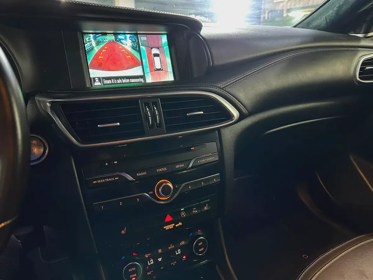 إنفينيتي QX30 موديل 2018 خليجي فل أوبشن محرك تيربو سقف بانوراما ونظام النقطة العمياء-14-14