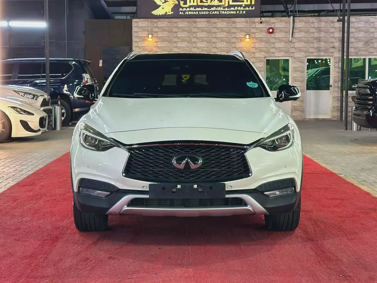 إنفينيتي QX30 موديل 2018 خليجي فل أوبشن محرك تيربو سقف بانوراما ونظام النقطة العمياء