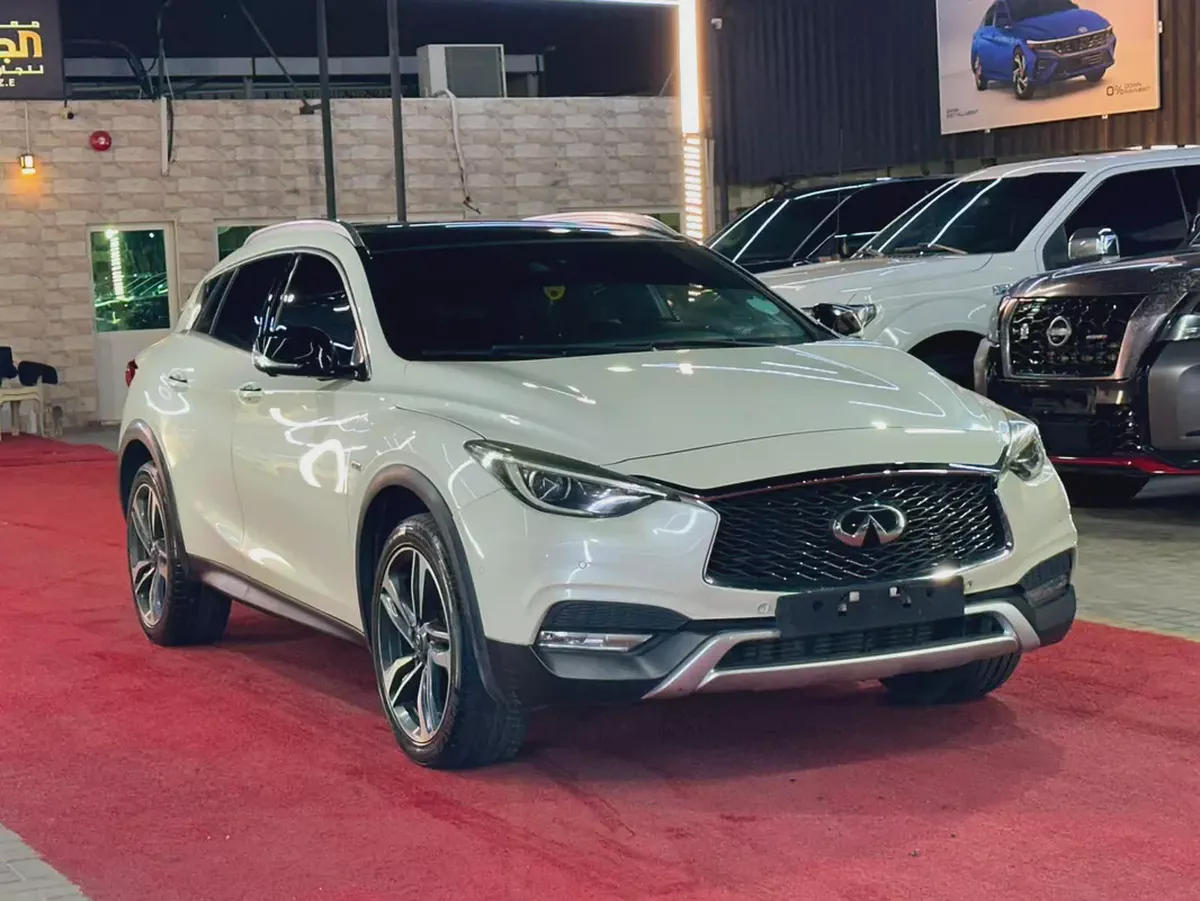 إنفينيتي QX30 موديل 2018 خليجي فل أوبشن محرك تيربو سقف بانوراما ونظام النقطة العمياء-2-2