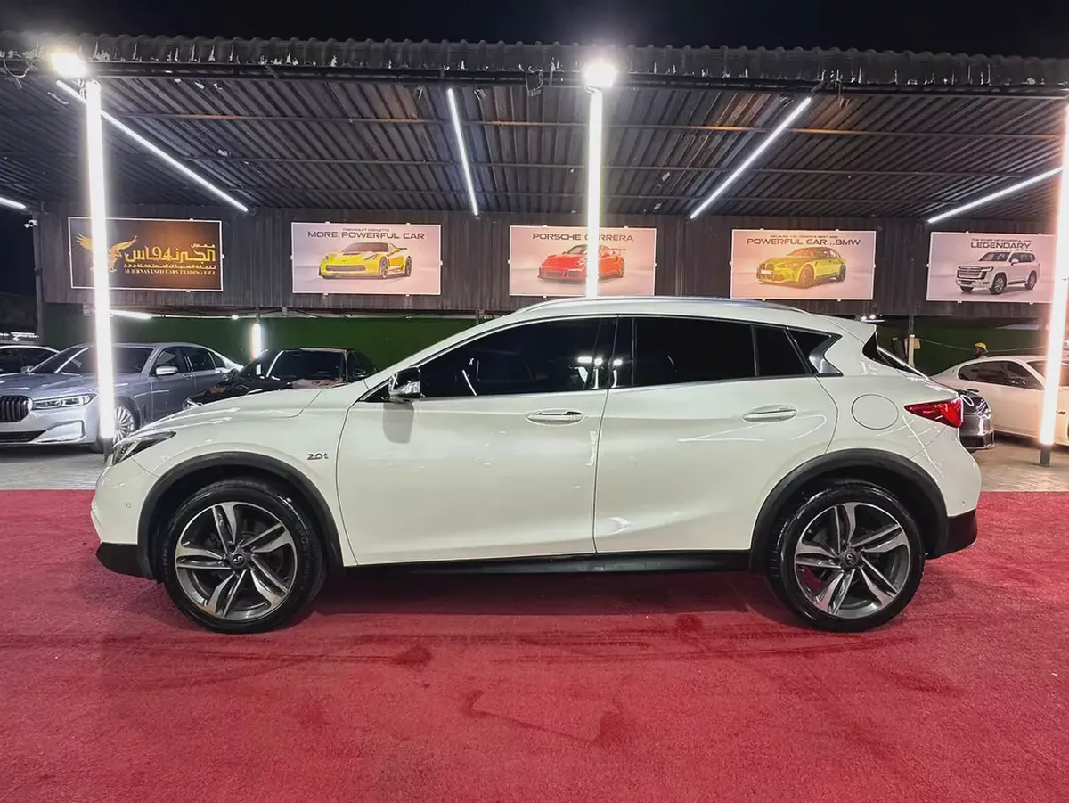 إنفينيتي QX30 موديل 2018 خليجي فل أوبشن محرك تيربو سقف بانوراما ونظام النقطة العمياء-4-4