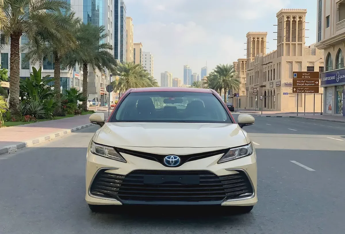 فقط 26000 درهم - تويوتا كامري - ⁦2022⁩ - محرك هايبرد - مواصفات خليجية-1-1