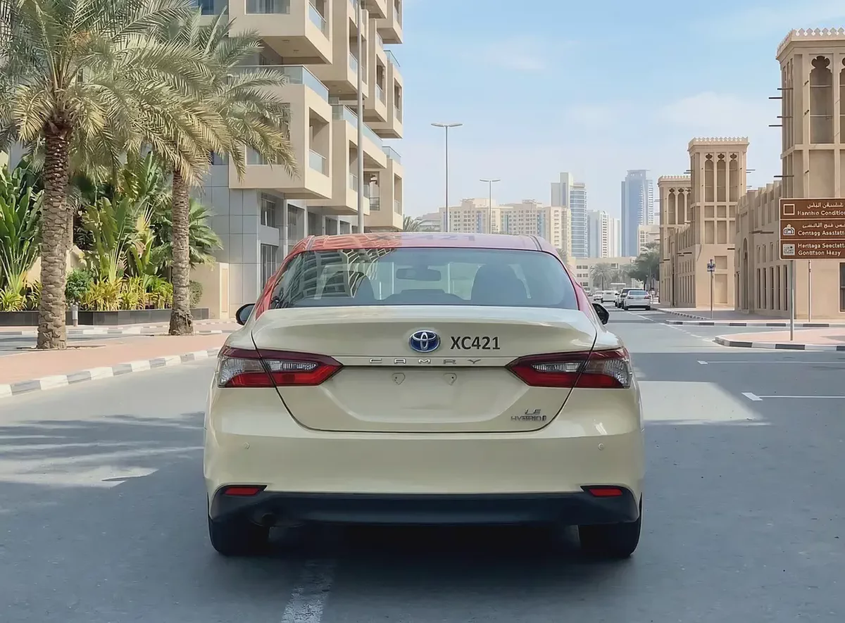 فقط 26000 درهم - تويوتا كامري - ⁦2022⁩ - محرك هايبرد - مواصفات خليجية-3-3