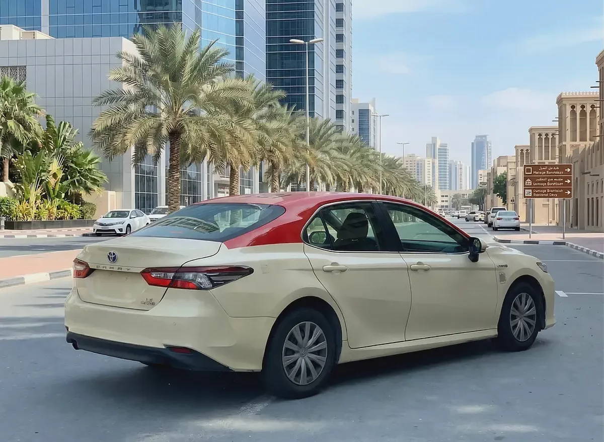 فقط 26000 درهم - تويوتا كامري - ⁦2022⁩ - محرك هايبرد - مواصفات خليجية-4-4