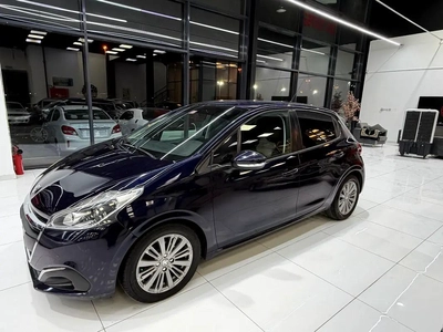 Peugeot 208 Active Plus 2016 - GCC Specs - Perfect City Car!-0
