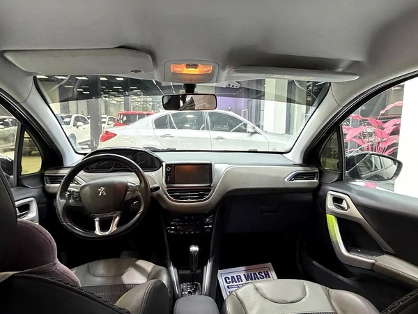 Peugeot 208 Active Plus 2016 - GCC Specs - Perfect City Car!