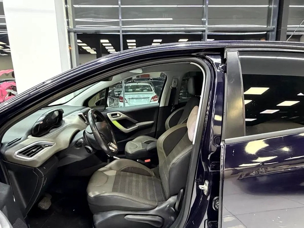Peugeot 208 Active Plus 2016 - GCC Specs - Perfect City Car!