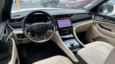 Jeep Grand Cherokee LAREDO 2025 GCC specs-17