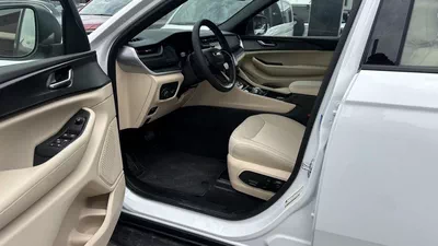Jeep Grand Cherokee LAREDO 2025 GCC specs-3