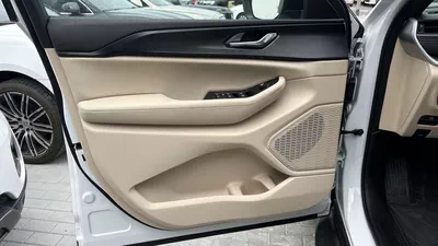 Jeep Grand Cherokee LAREDO 2025 GCC specs-4