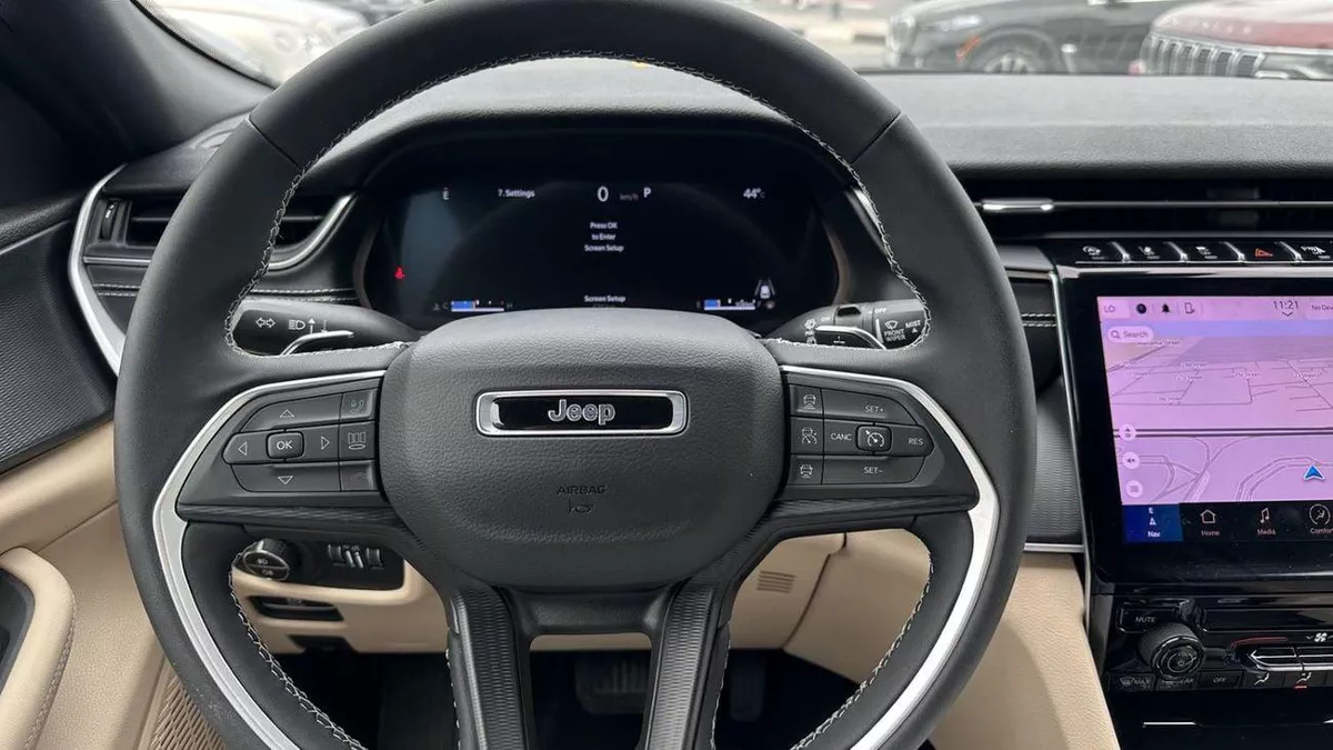 Jeep Grand Cherokee LAREDO 2025 GCC specs-9-0