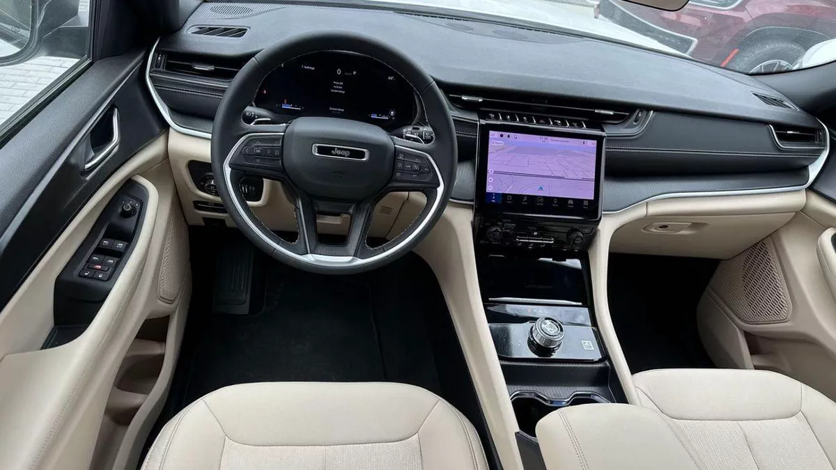 Jeep Grand Cherokee LAREDO 2025 GCC specs-16-0