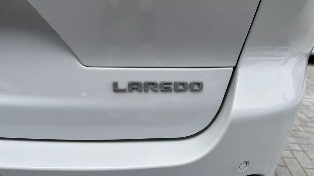 Jeep Grand Cherokee LAREDO 2025 GCC specs-21-0