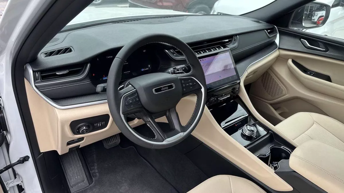 Jeep Grand Cherokee LAREDO 2025 GCC specs-7-0