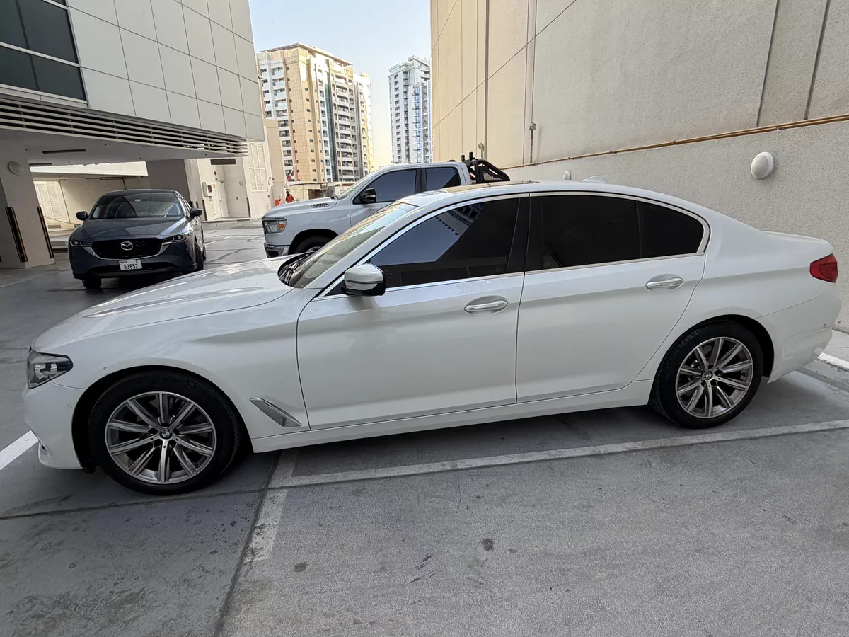 BMW 5 Series Sedan-2-2
