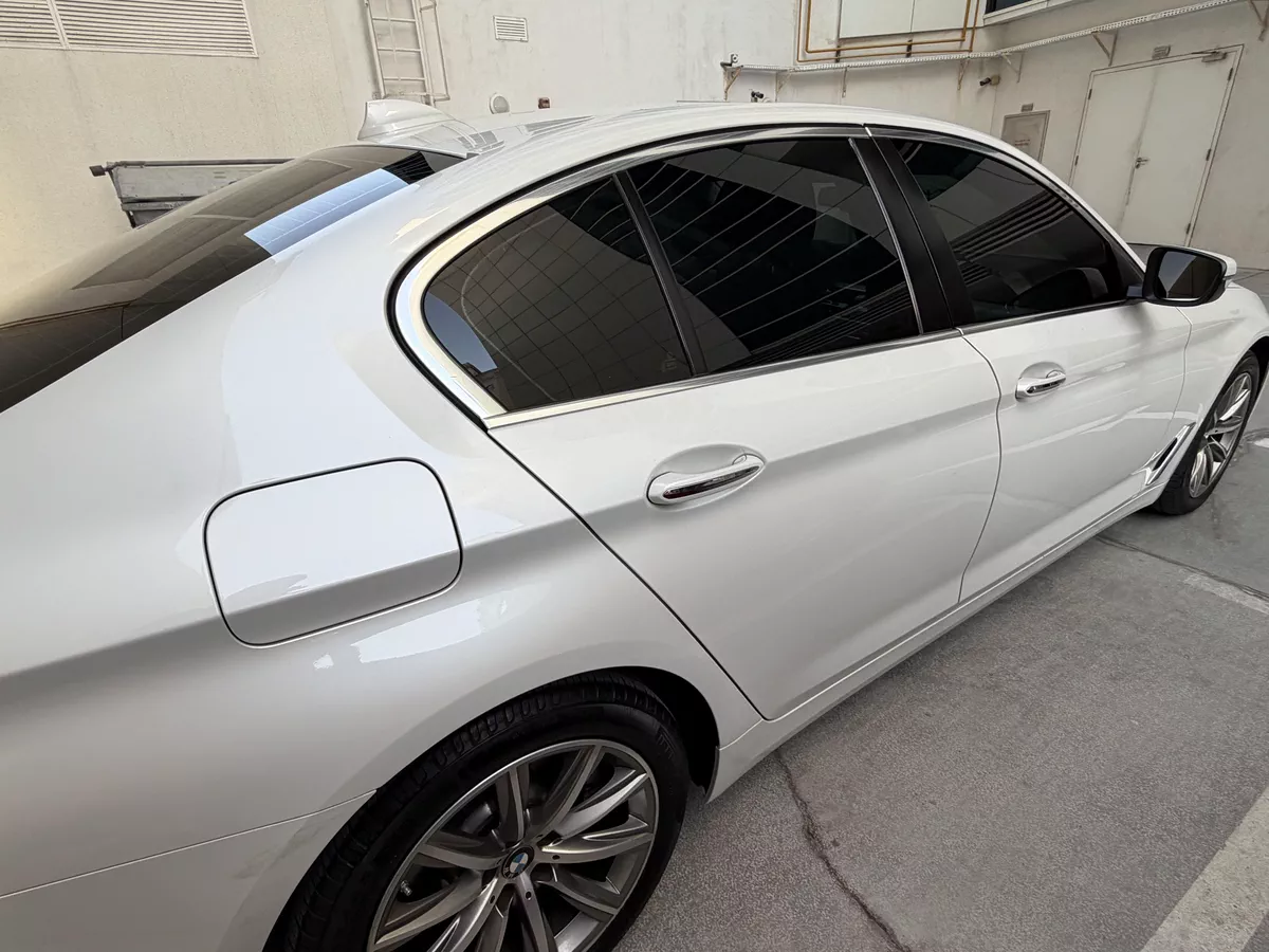 BMW 5 Series Sedan-4-4