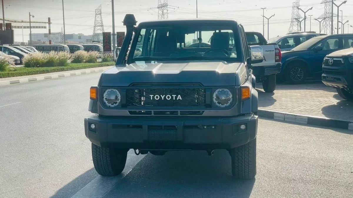 Toyota Land Cruiser Pick Up LC79 DOUBLE CABIN 70TH ANNIVERSARY 4.0 AUTOMATIC-12-0