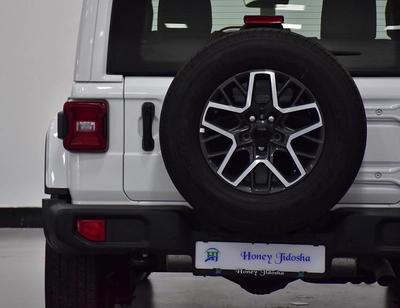 Jeep Wrangler Unlimited SAHARA 2.0L ( 2024 Model ) in White Color GCC Specs-12