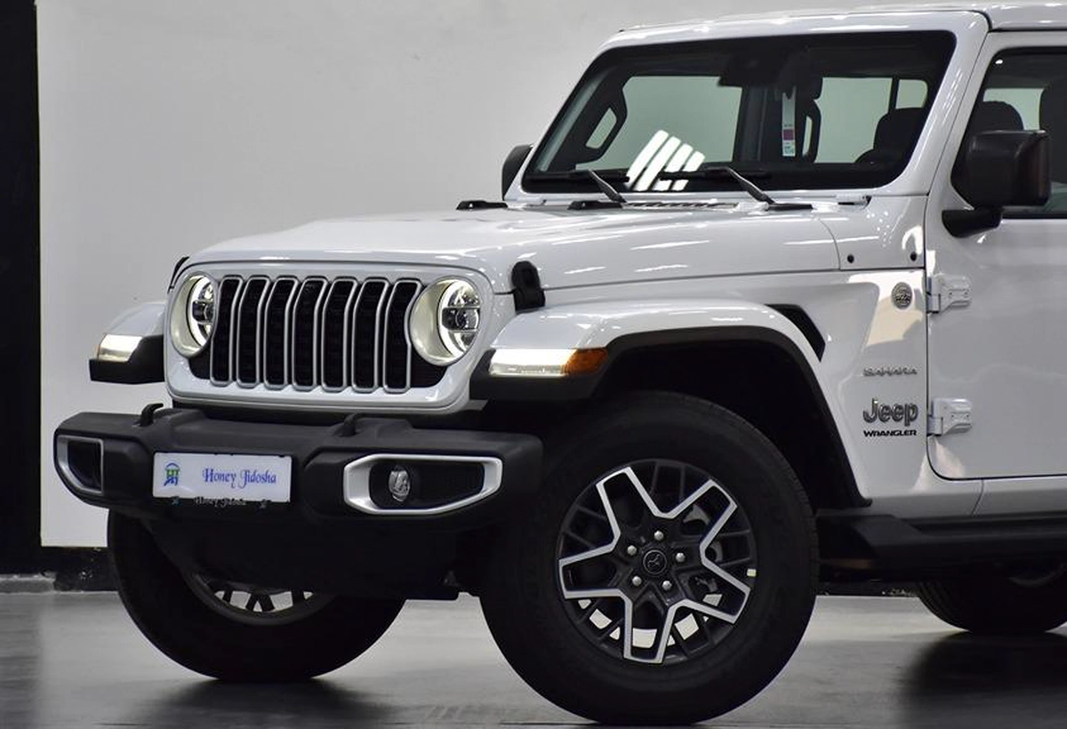 Jeep Wrangler Unlimited SAHARA 2.0L ( 2024 Model ) in White Color GCC Specs