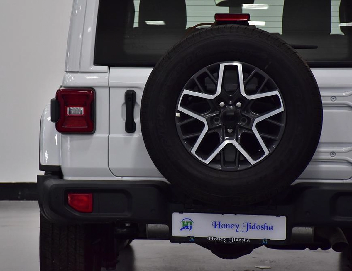 Jeep Wrangler Unlimited SAHARA 2.0L ( 2024 Model ) in White Color GCC Specs