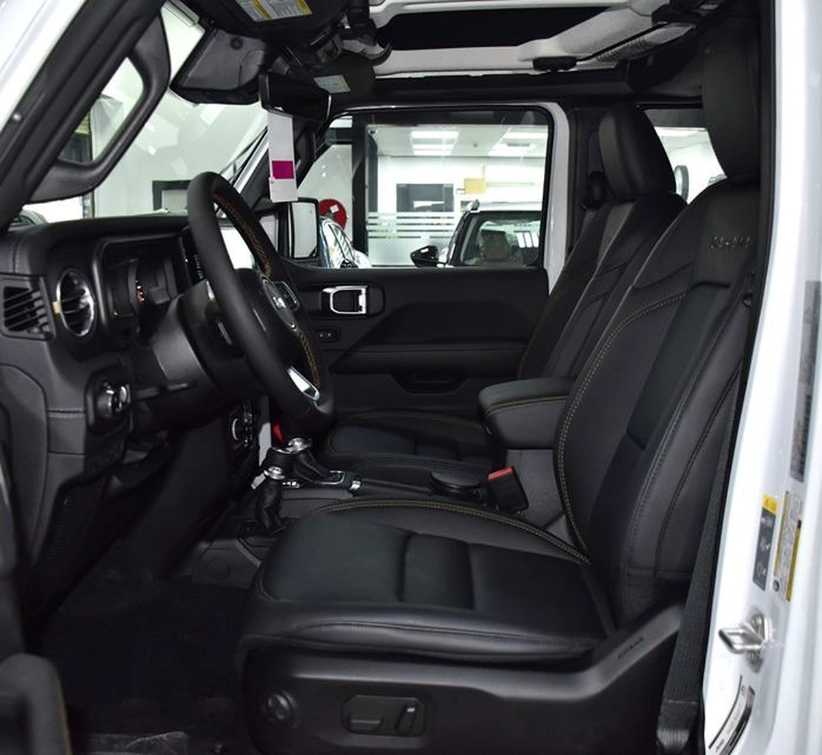 Jeep Wrangler Unlimited SAHARA 2.0L ( 2024 Model ) in White Color GCC Specs