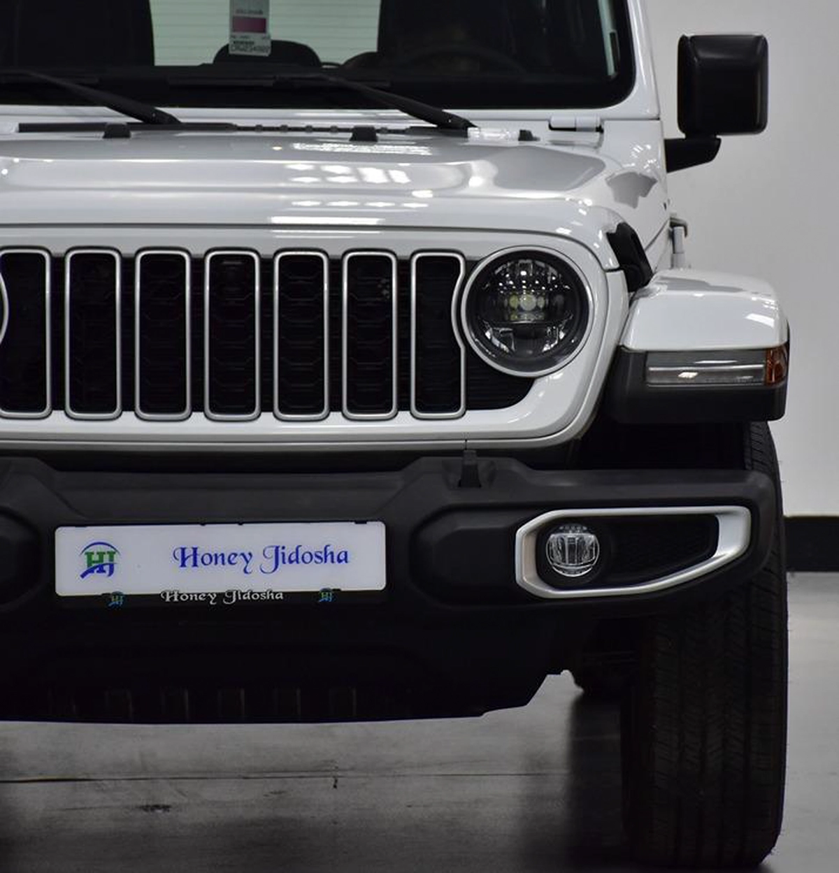 Jeep Wrangler Unlimited SAHARA 2.0L ( 2024 Model ) in White Color GCC Specs