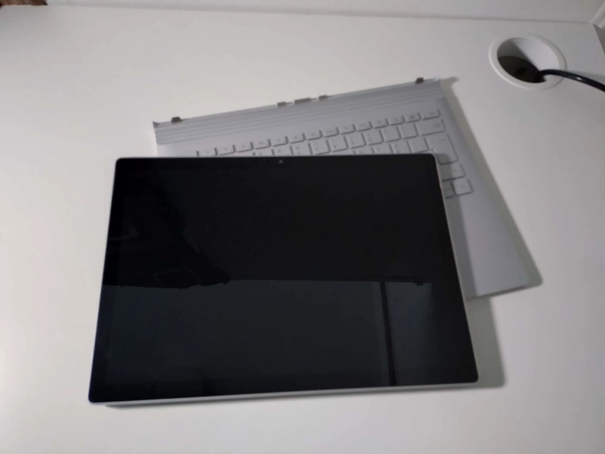 Microsoft Surface Book 2 13.5" | i7 8th Gen | 16GB RAM | 512GB SSD | GTX 1050 (2GB) – Clean & Excellent Battery-6-6