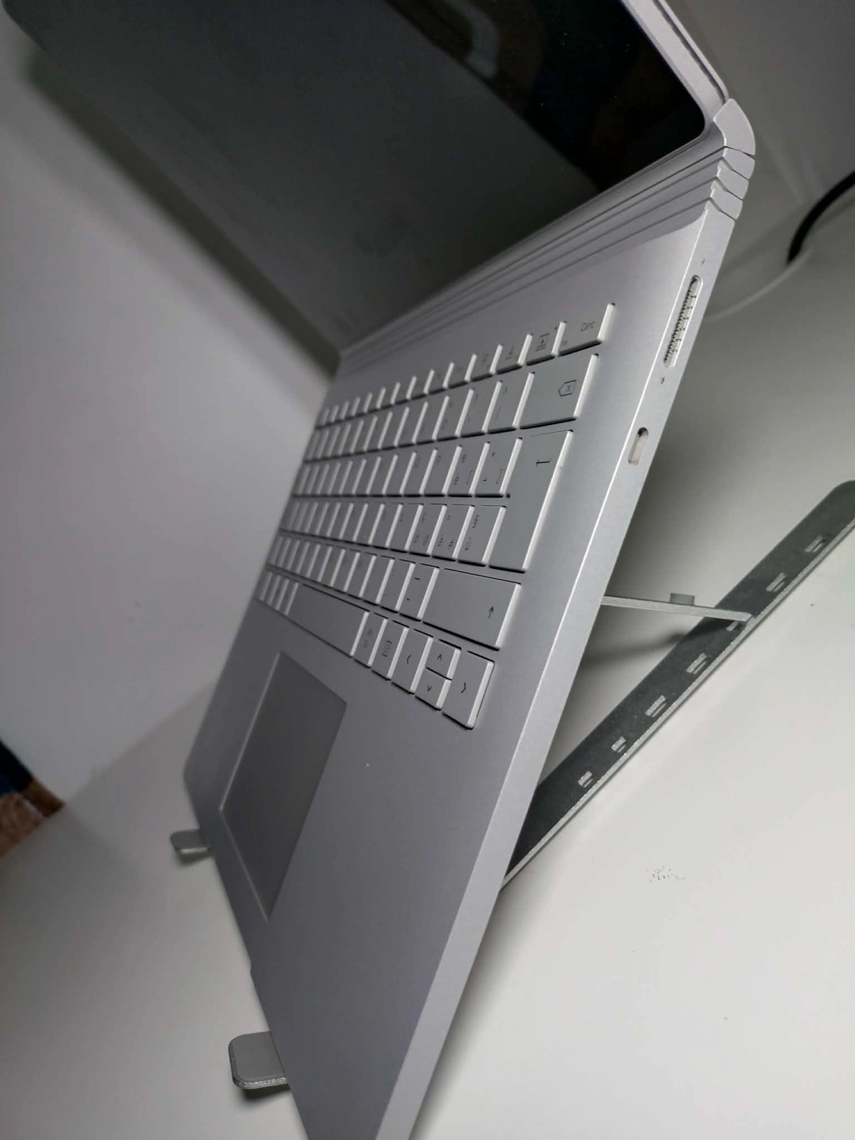 Microsoft Surface Book 2 13.5" | i7 8th Gen | 16GB RAM | 512GB SSD | GTX 1050 (2GB) – Clean & Excellent Battery-7-7