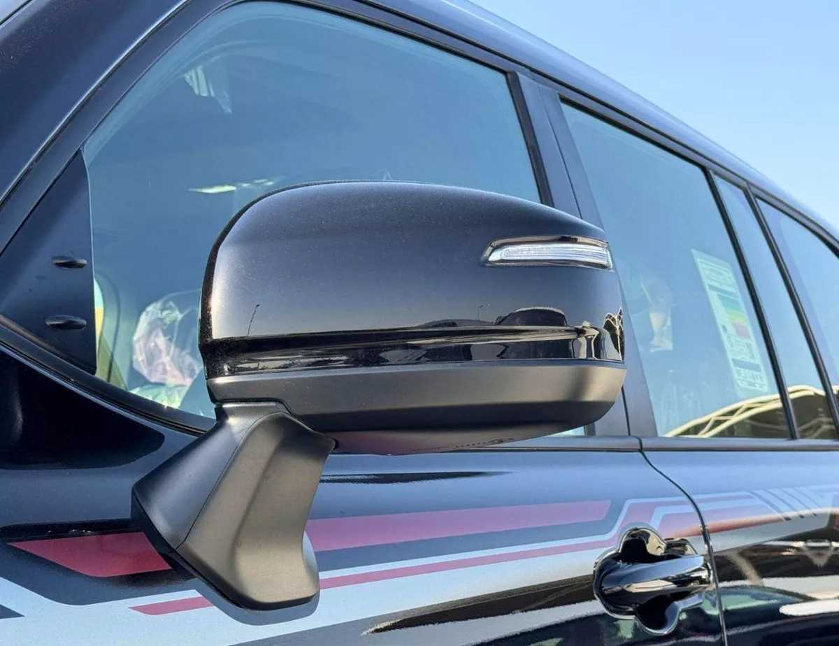 Toyota Land Cruiser GXR || 4.0L PETROL V6 | SUNROOF | LEATHER WITH PWR SEATS | COOL BOX (CODE # GXR4M2)-4-0