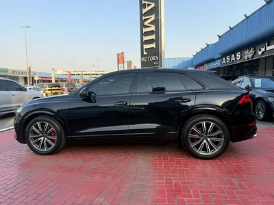 Audi SQ8-8