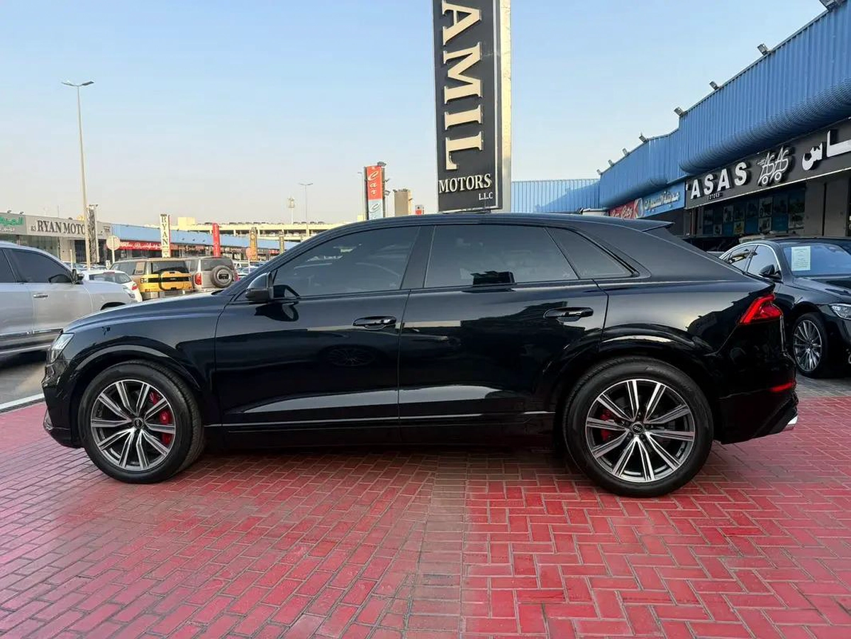 Audi SQ8-8-8
