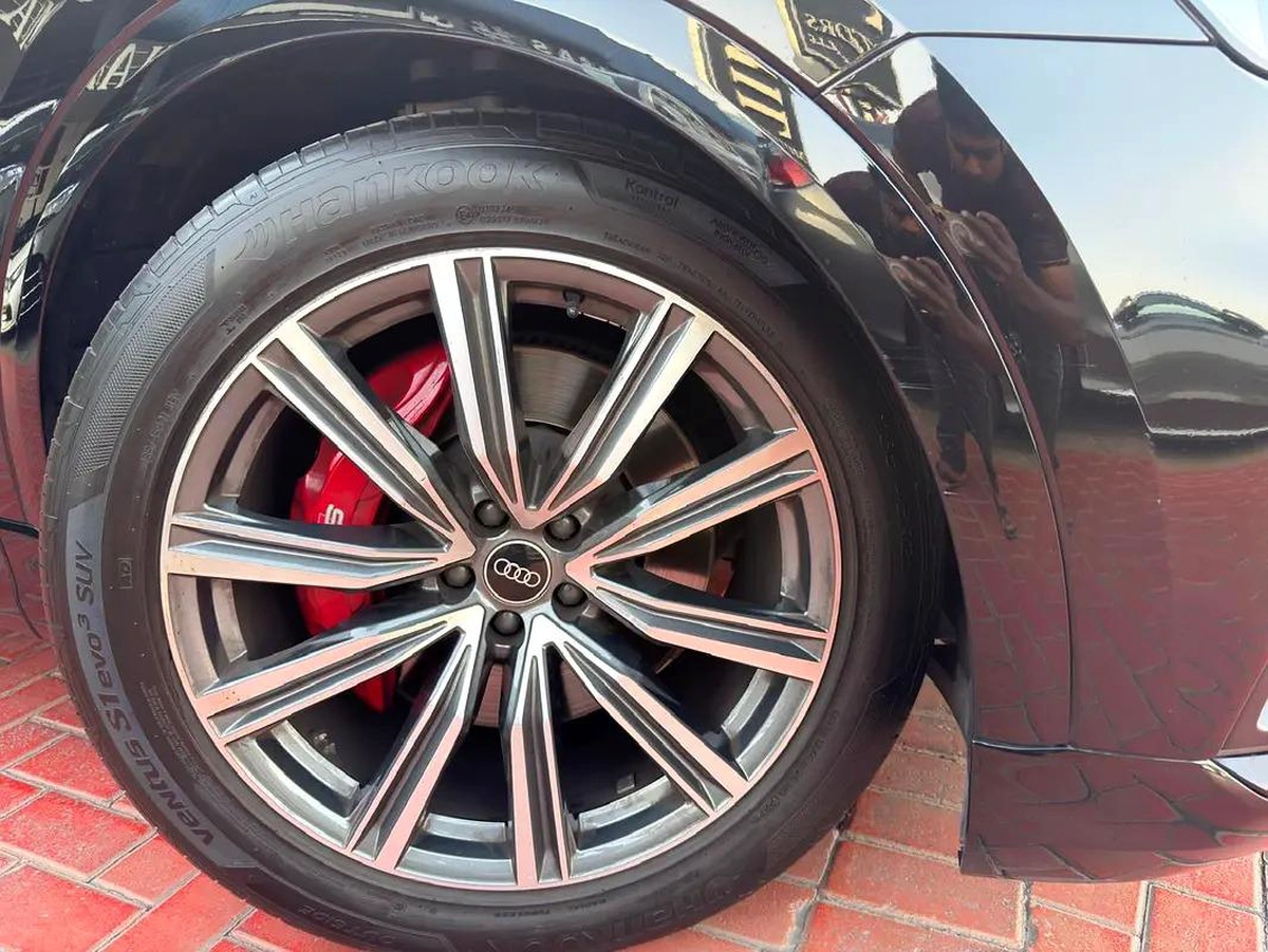Audi SQ8-9-9