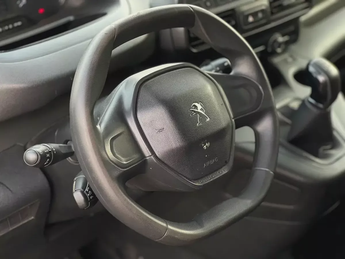 2023 Peugeot partner | Diesel | Manual | Van | GCC | Ref#1132-9-9