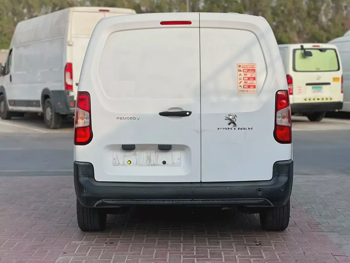 2023 Peugeot partner | Diesel | Manual | Van | GCC | Ref#1132-4-4