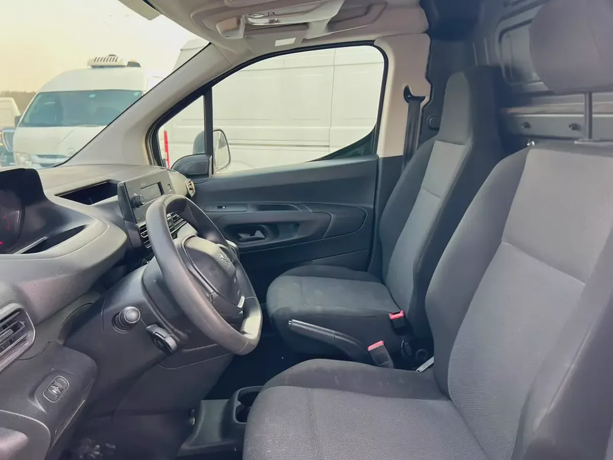 2023 Peugeot partner | Diesel | Manual | Van | GCC | Ref#1132-7-7