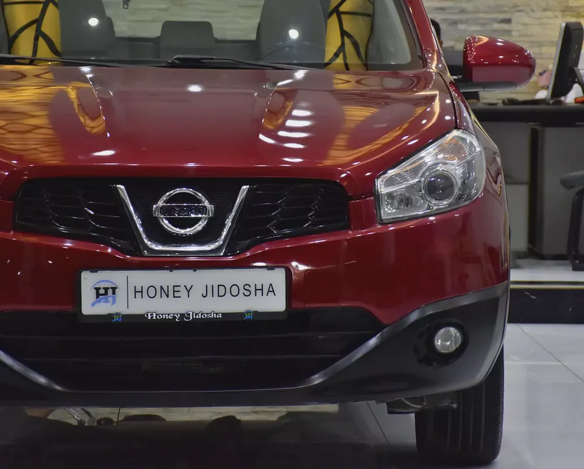 EXCELLENT DEAL for our Nissan Qashqai LE AWD ( 2013 Model ) in Red Color GCC Specs-3-3