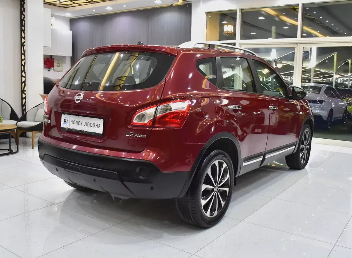 EXCELLENT DEAL for our Nissan Qashqai LE AWD ( 2013 Model ) in Red Color GCC Specs-5-5