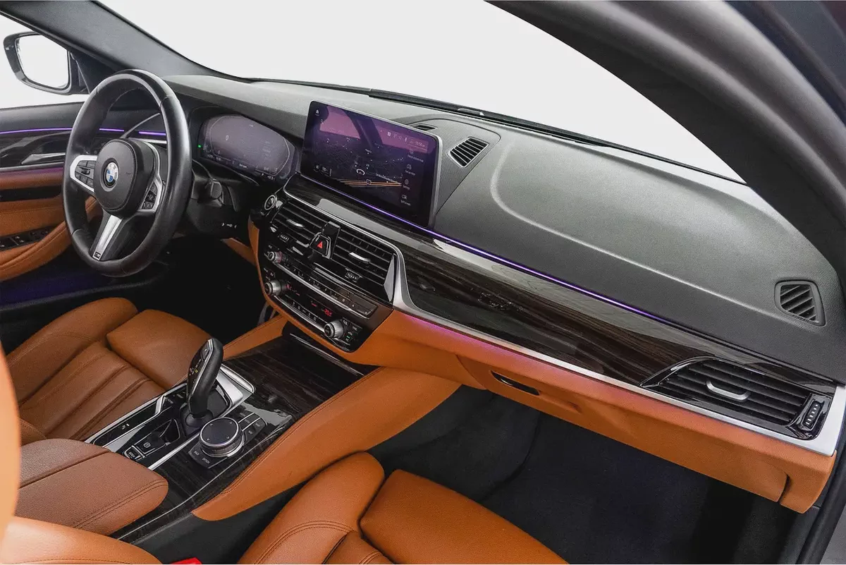 AED 2,467 / 60 months | 0% DP | 2021 BMW 520i M Sport / Full BMW Service History-10-10