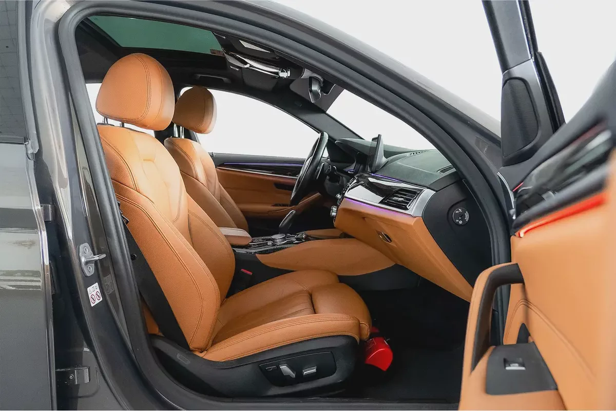 AED 2,467 / 60 months | 0% DP | 2021 BMW 520i M Sport / Full BMW Service History-7-7