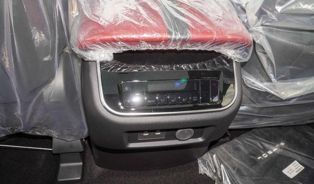 Nissan Patrol SE PLATINUM CITY PLATINUM 3.8L V6-11-0