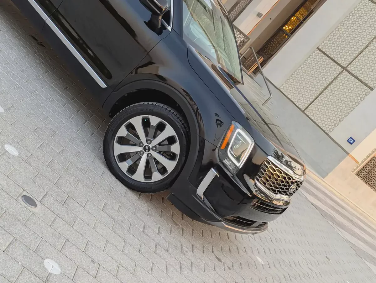 KIA TELLURIDE AWD 2020 Excellent Condition-4-4