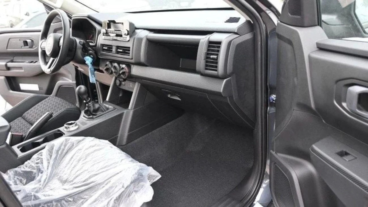 Mitsubishi L200 Mitsubishi L200 2.4L diesel M/T V4 MY 2024-2-2