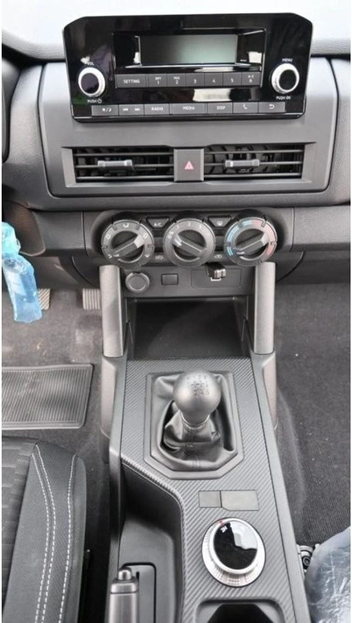 Mitsubishi L200 Mitsubishi L200 2.4L diesel M/T V4 MY 2024-8-8