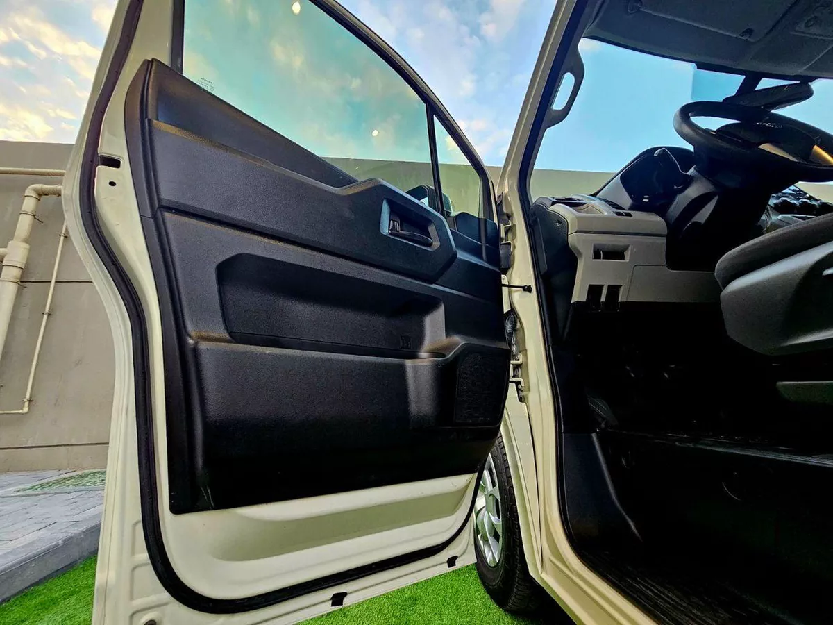 Toyota Hiace GL PASSENGER/ PATROL MANUAL/ 3.5 V6/ LOW MILEAGE-8-0