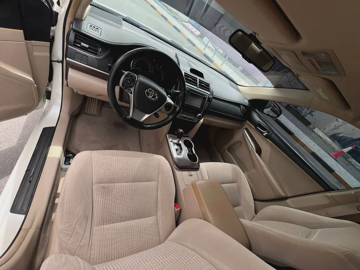Toyota Camry SE Plus 2014 - GCC Specs - Reliable and Fuel Efficient-18-18