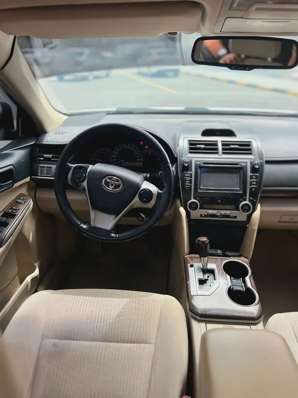 Toyota Camry SE Plus 2014 - GCC Specs - Reliable and Fuel Efficient-2-2