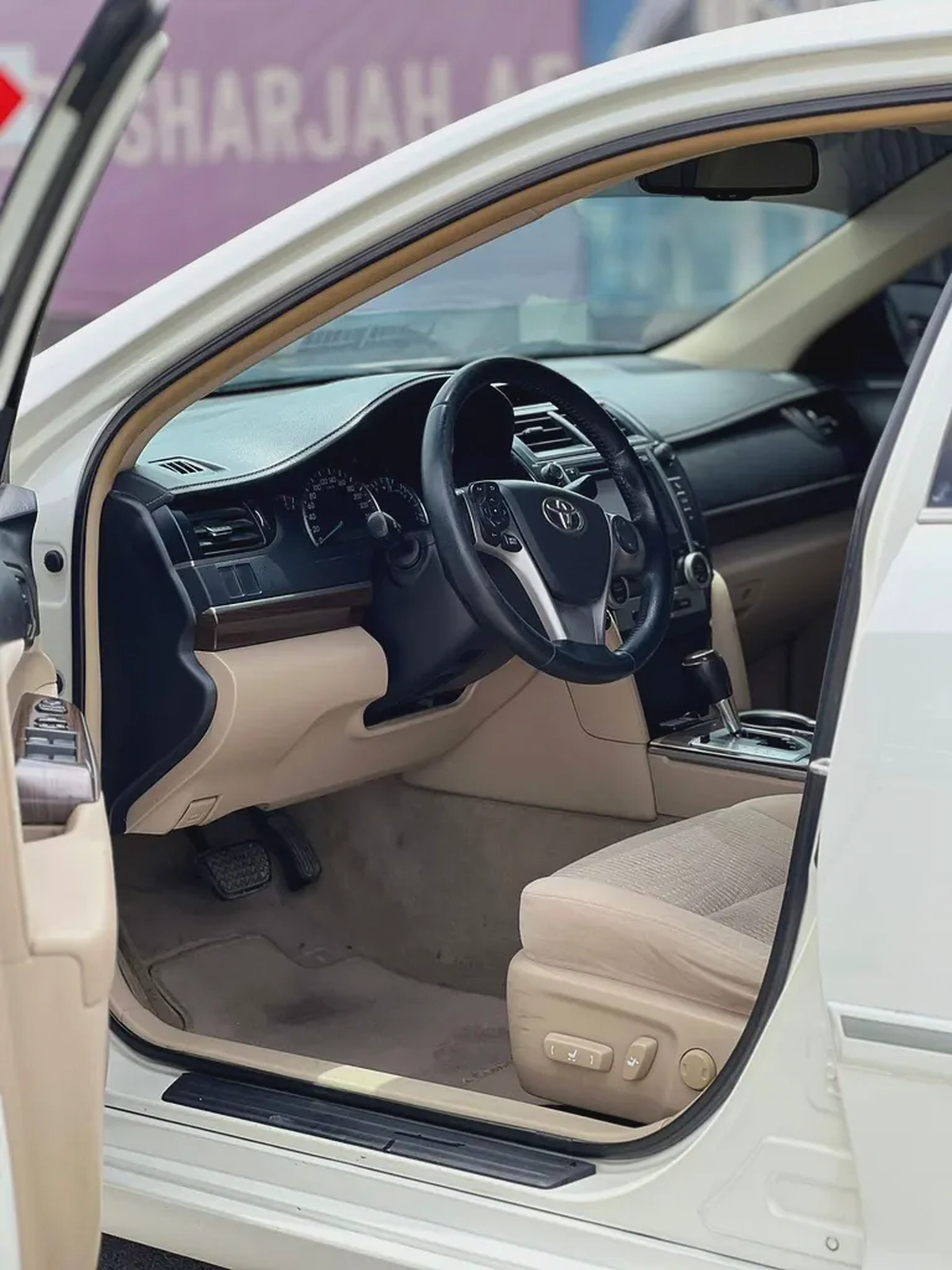 Toyota Camry SE Plus 2014 - GCC Specs - Reliable and Fuel Efficient-3-3