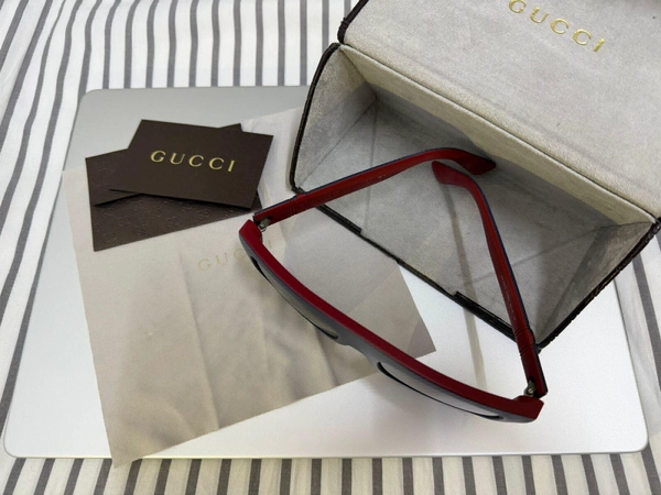 Gucci Red Frame Sunglasses with Case and authenticity card –Gucci GG 1116/S (Color Code: M1SBN)