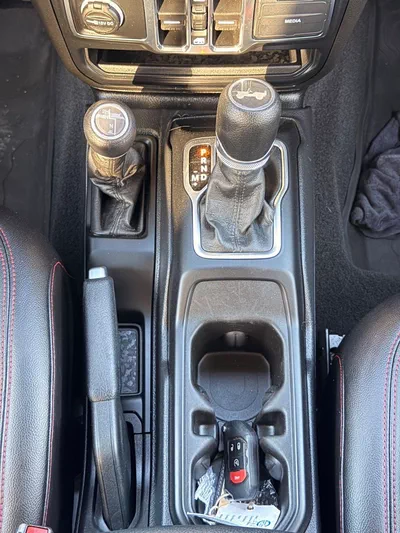Jeep Wrangler Unlimited Sport 3.6L A/T (5 Seater)-5